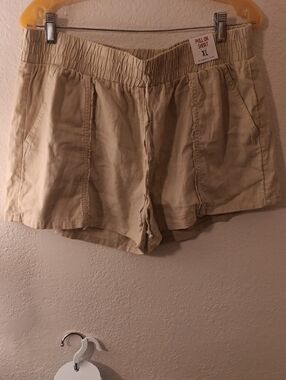 Celebrity Pink Light Beige Elastic Waist Pull-On Shorts